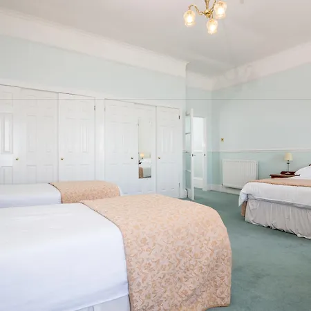 The Queens Hotel 3*