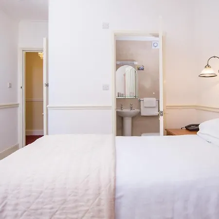 Hotel The Queens 3*